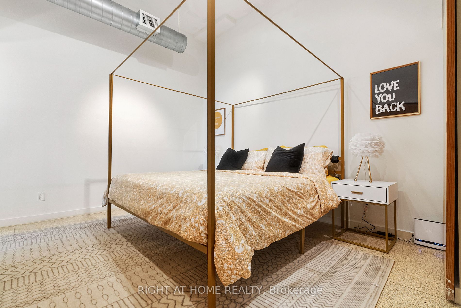 365 Dundas St E, #102
