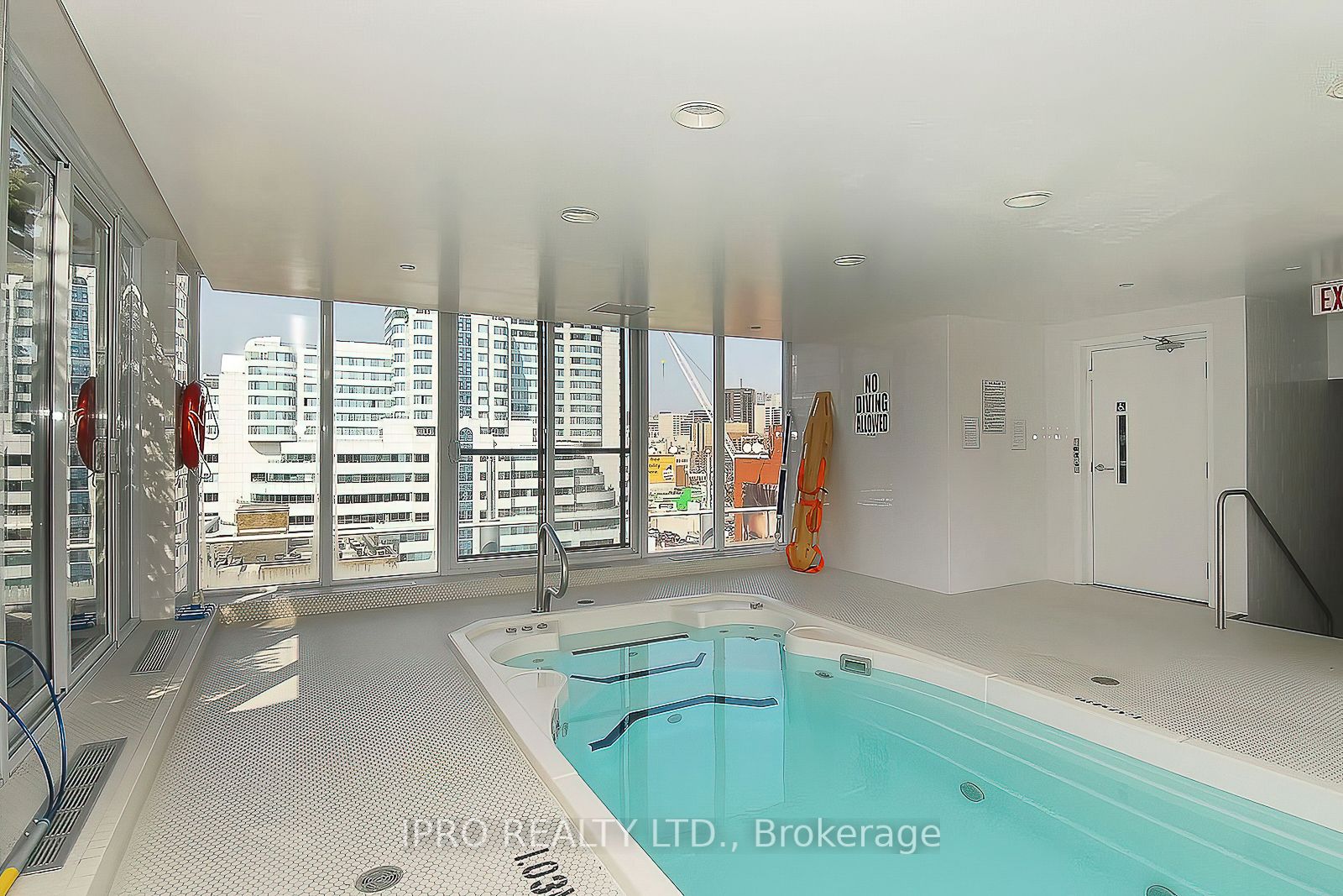 270 Wellington St W, #523