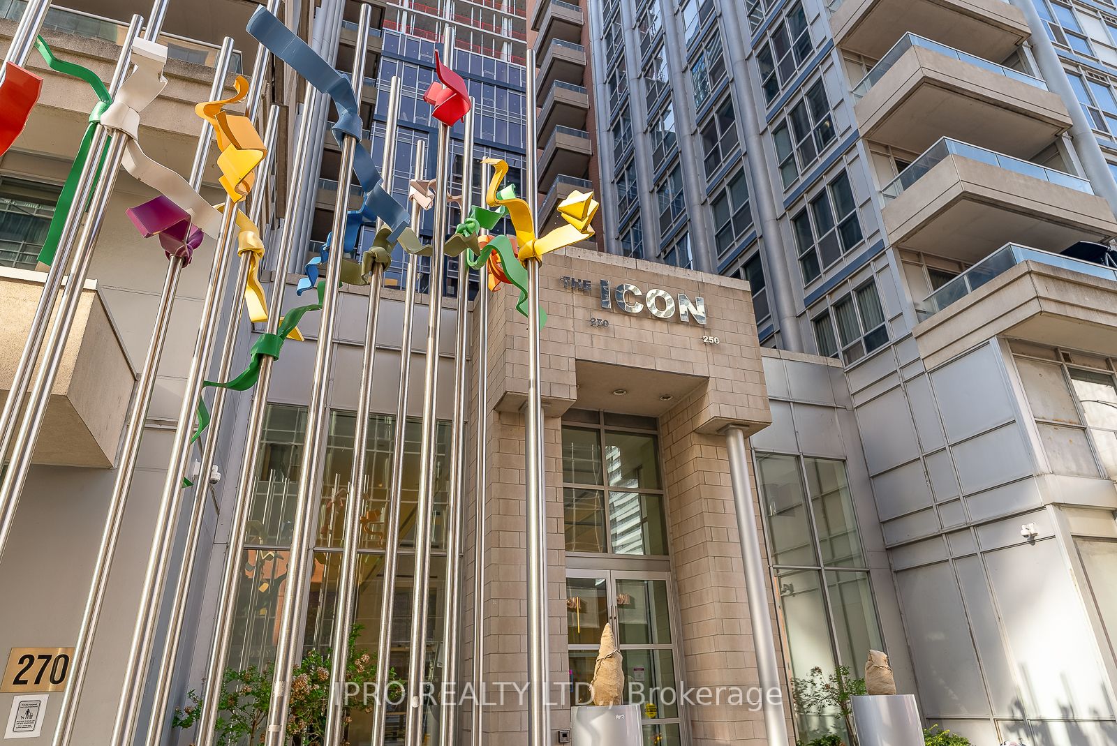 270 Wellington St W, #523