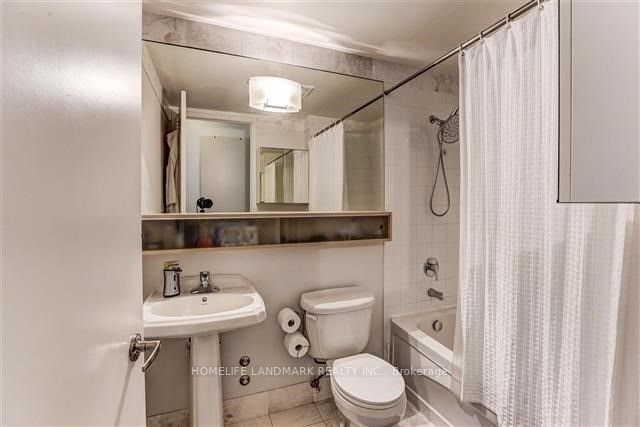 85 Bloor St E, #502