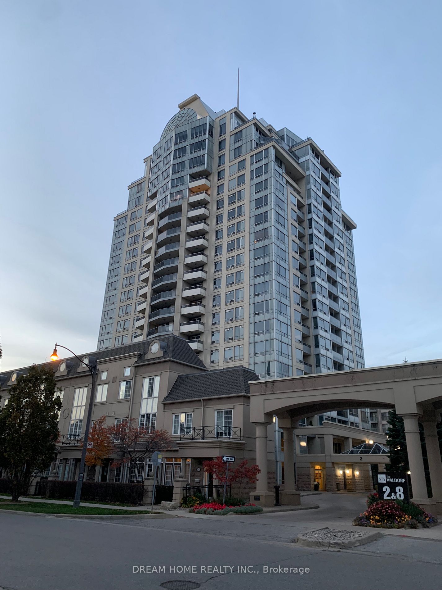 8 Rean Dr, #513