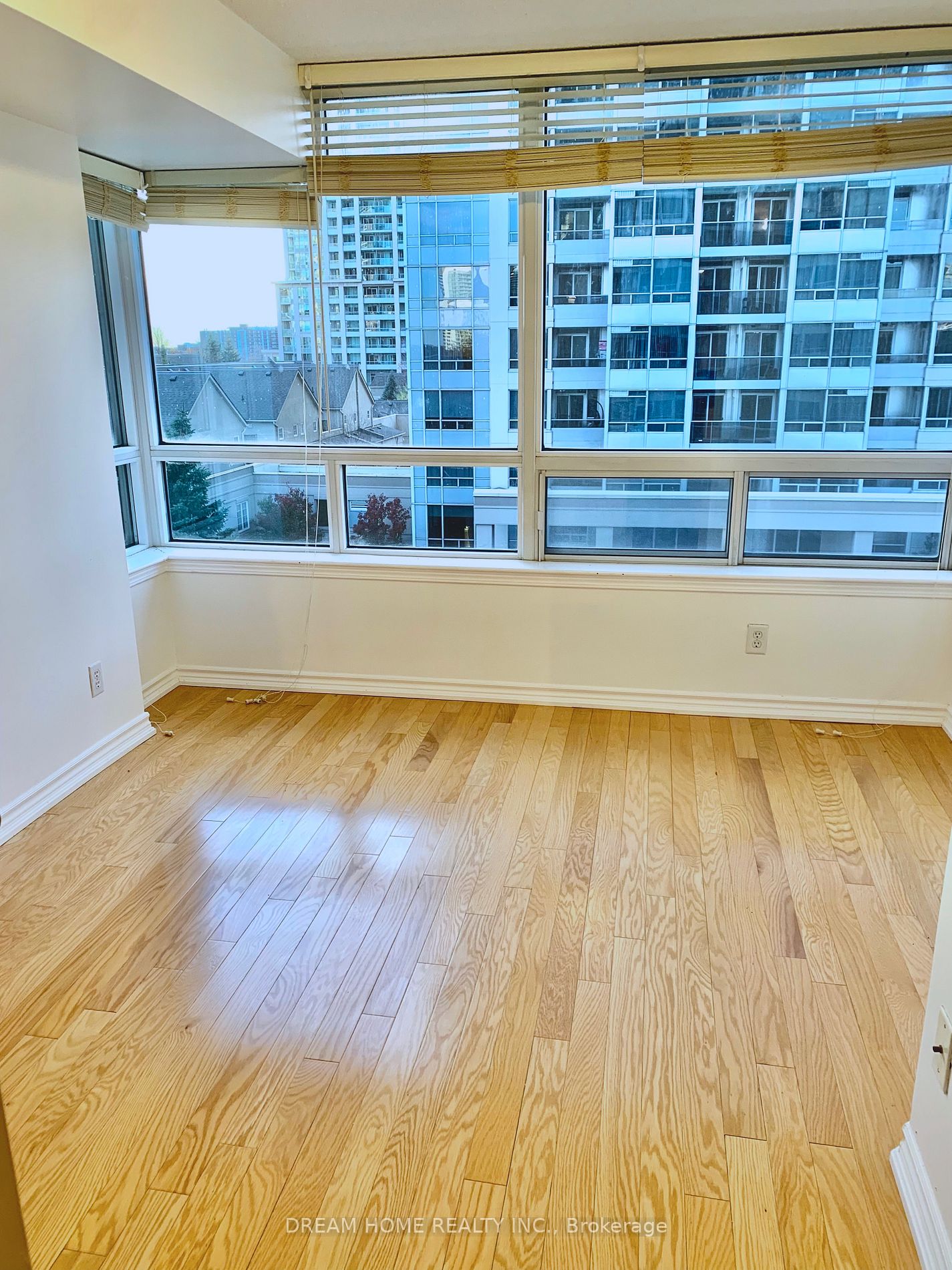 8 Rean Dr, #513