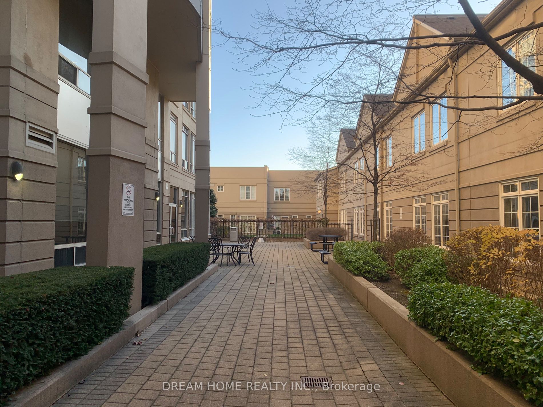 8 Rean Dr, #513