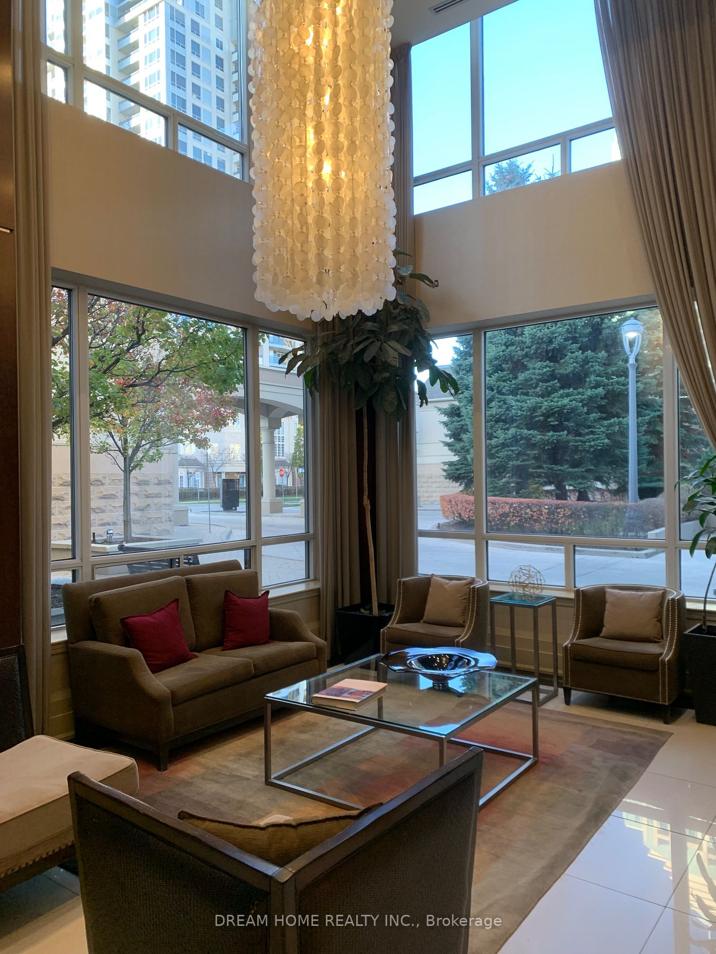 8 Rean Dr, #513