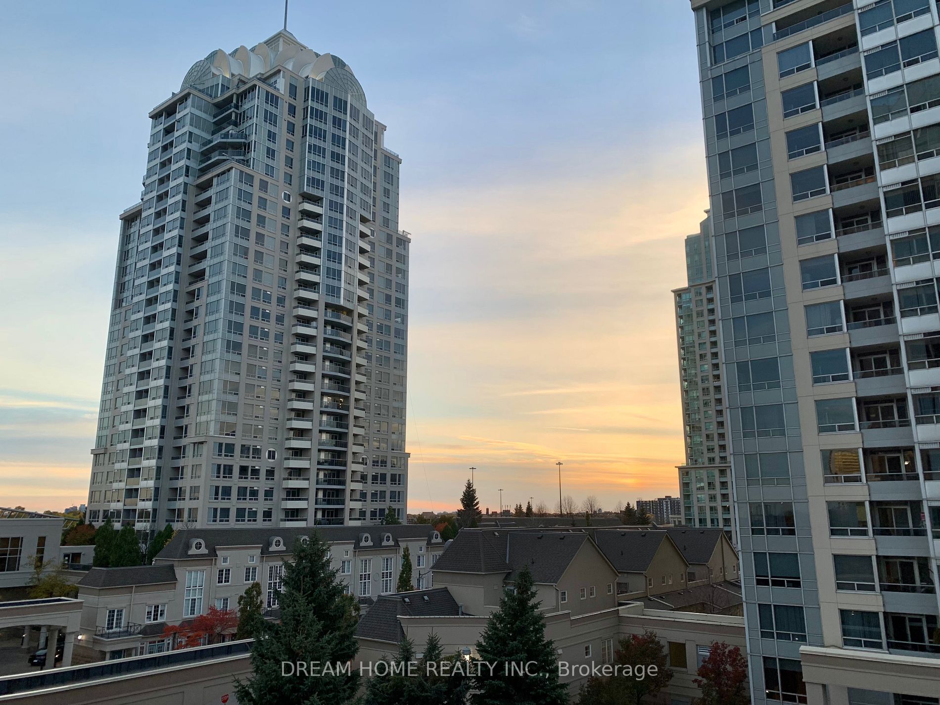 8 Rean Dr, #513