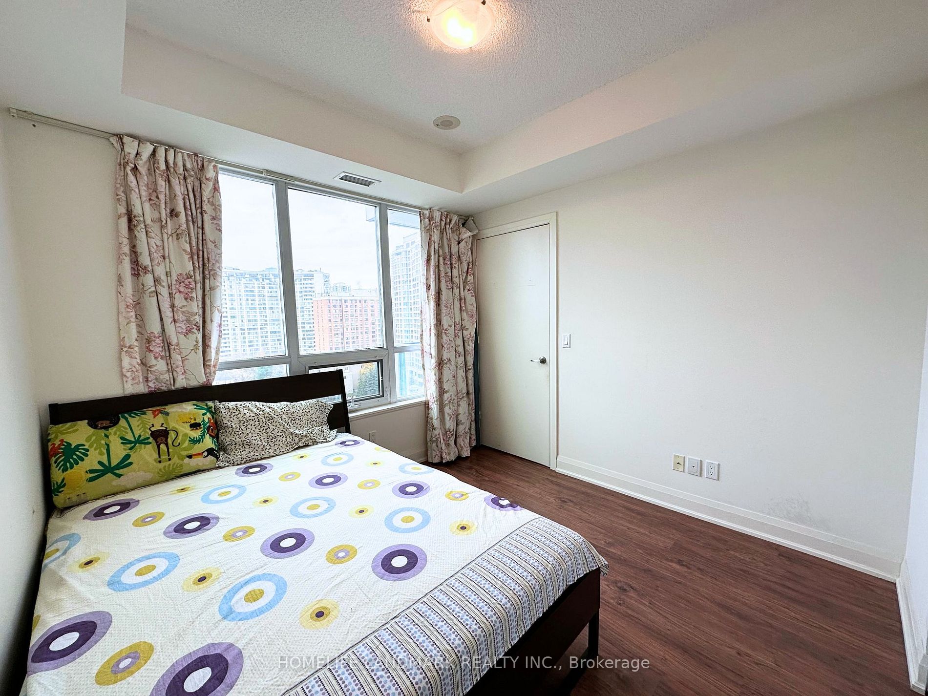 68 Canterbury Pl, #1210