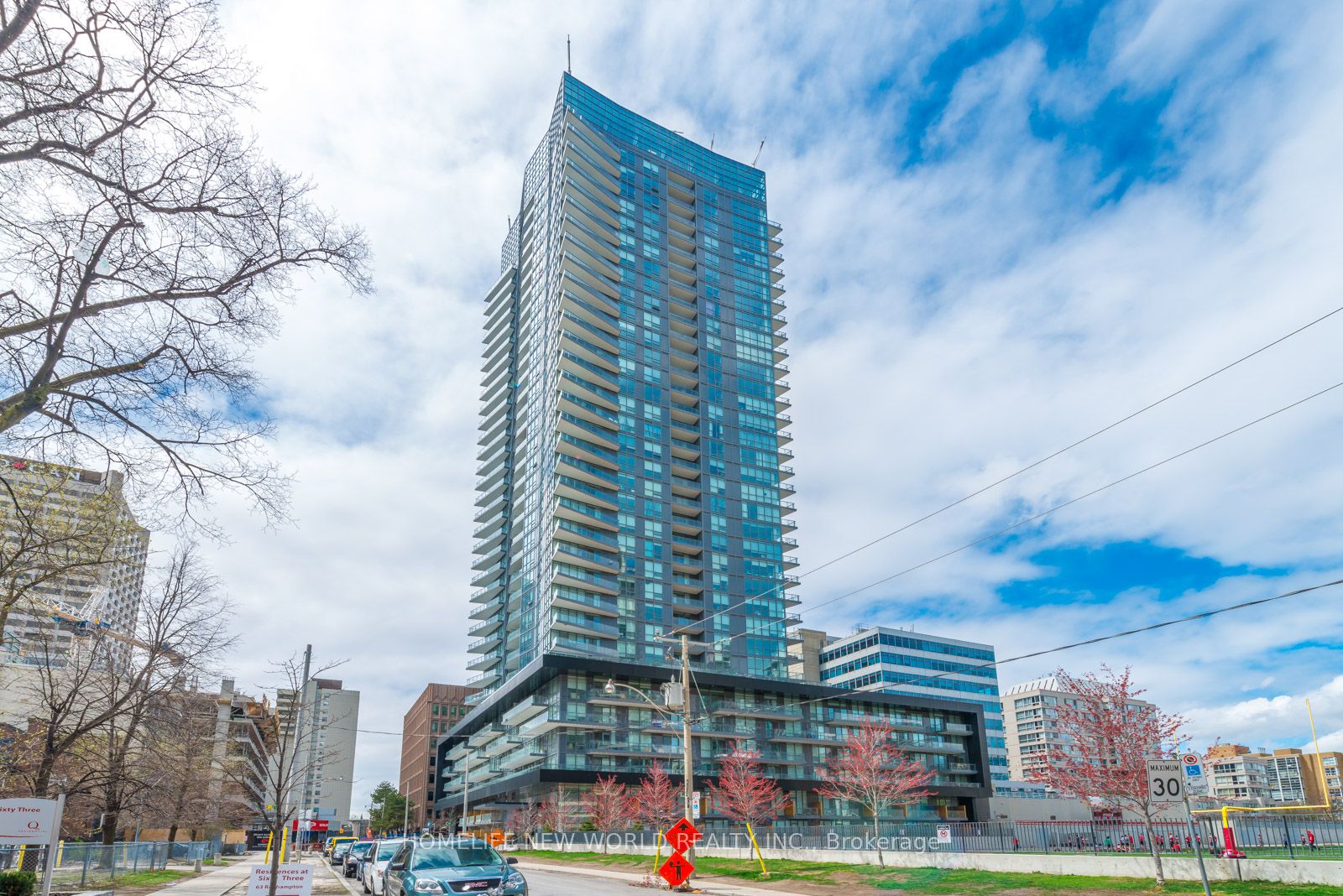 30 Roehampton Ave, #807
