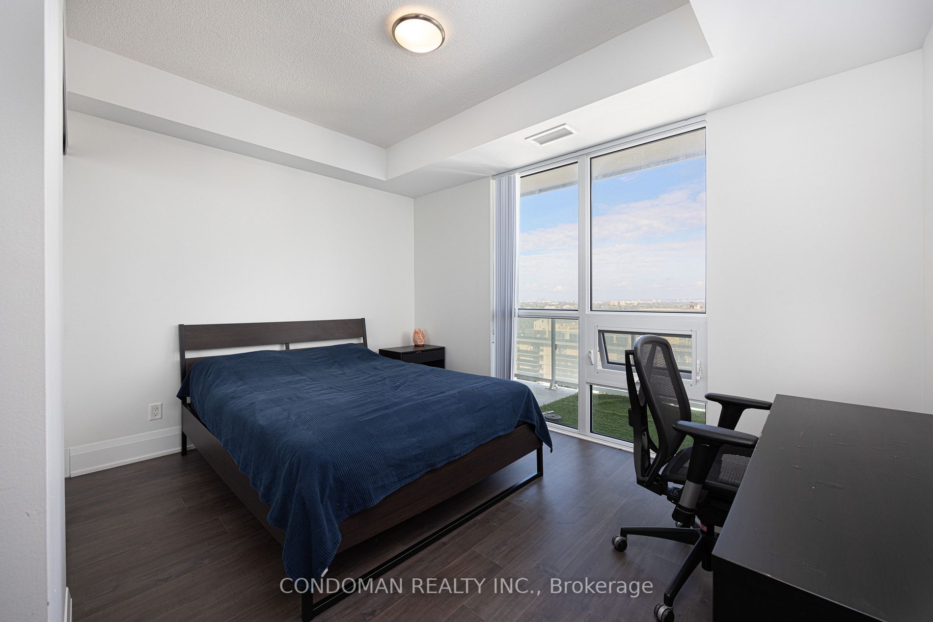 101 Erskine Ave, #2701