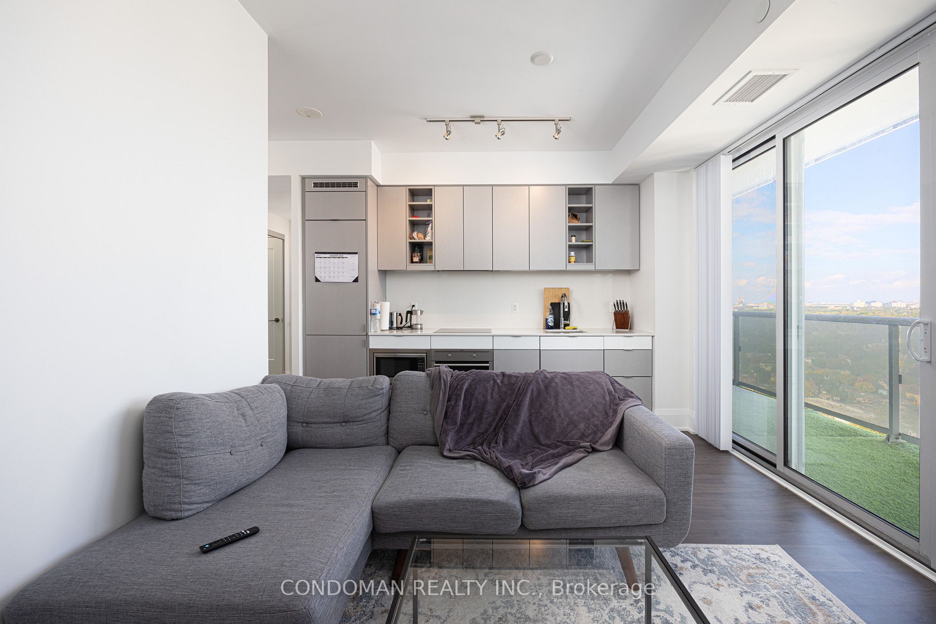 101 Erskine Ave, #2701