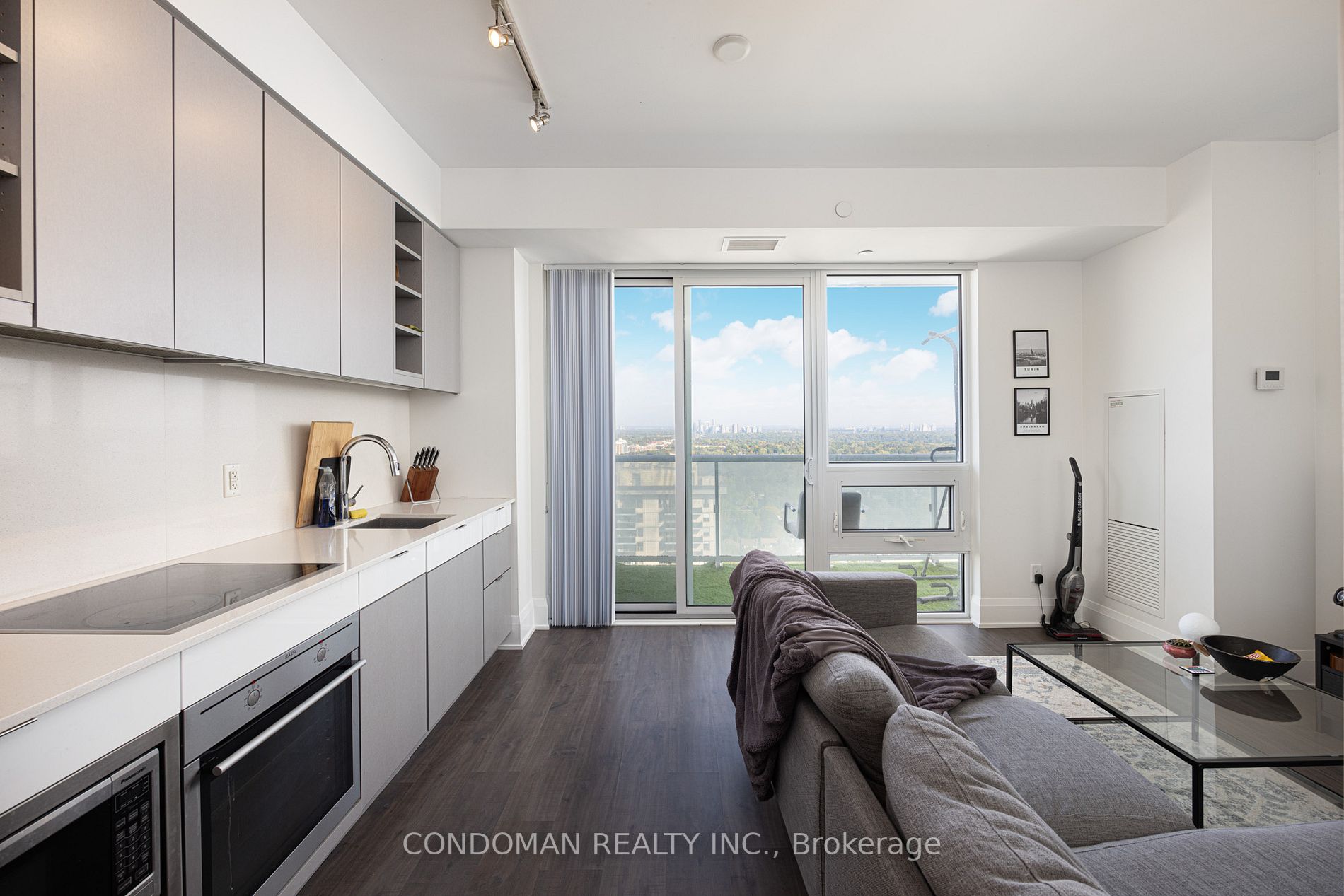 101 Erskine Ave, #2701