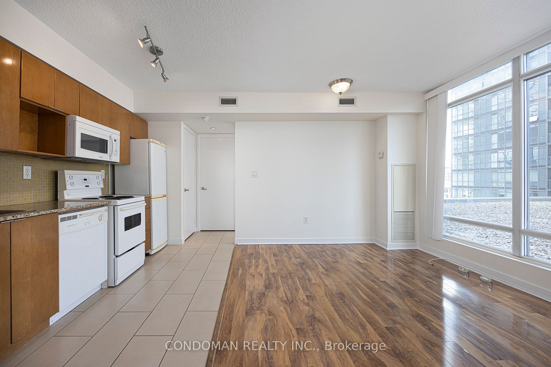 15 Brunel Crt, #706