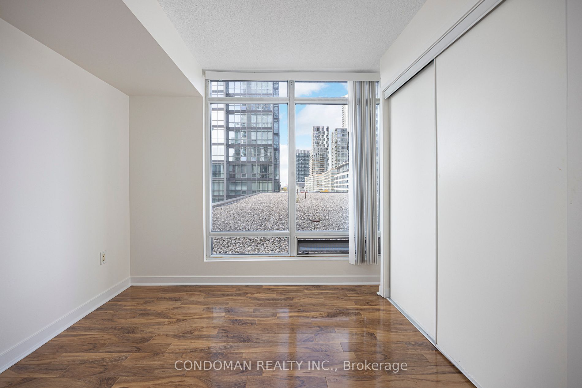 15 Brunel Crt, #706