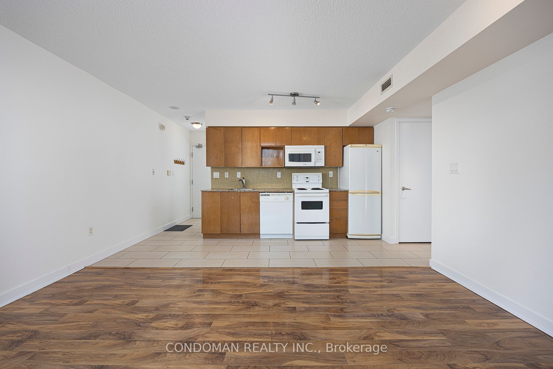 15 Brunel Crt, #706