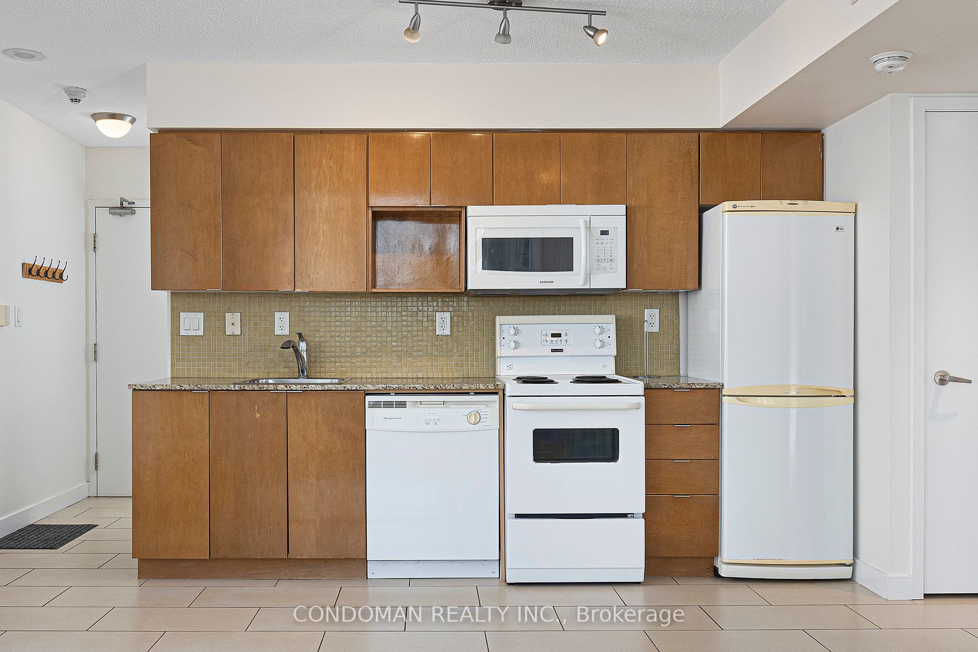 15 Brunel Crt, #706