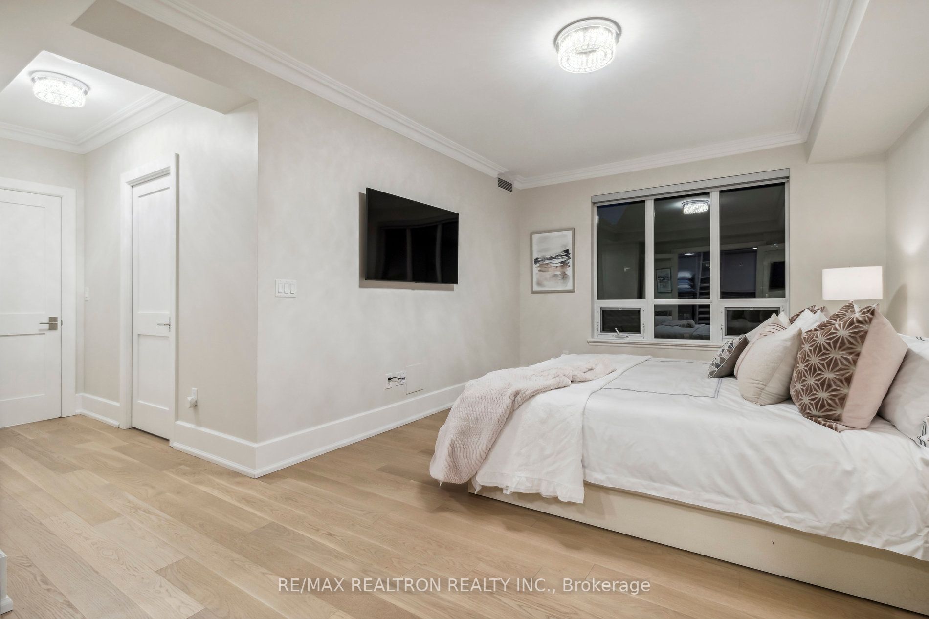 662 Sheppard Ave E, #609C