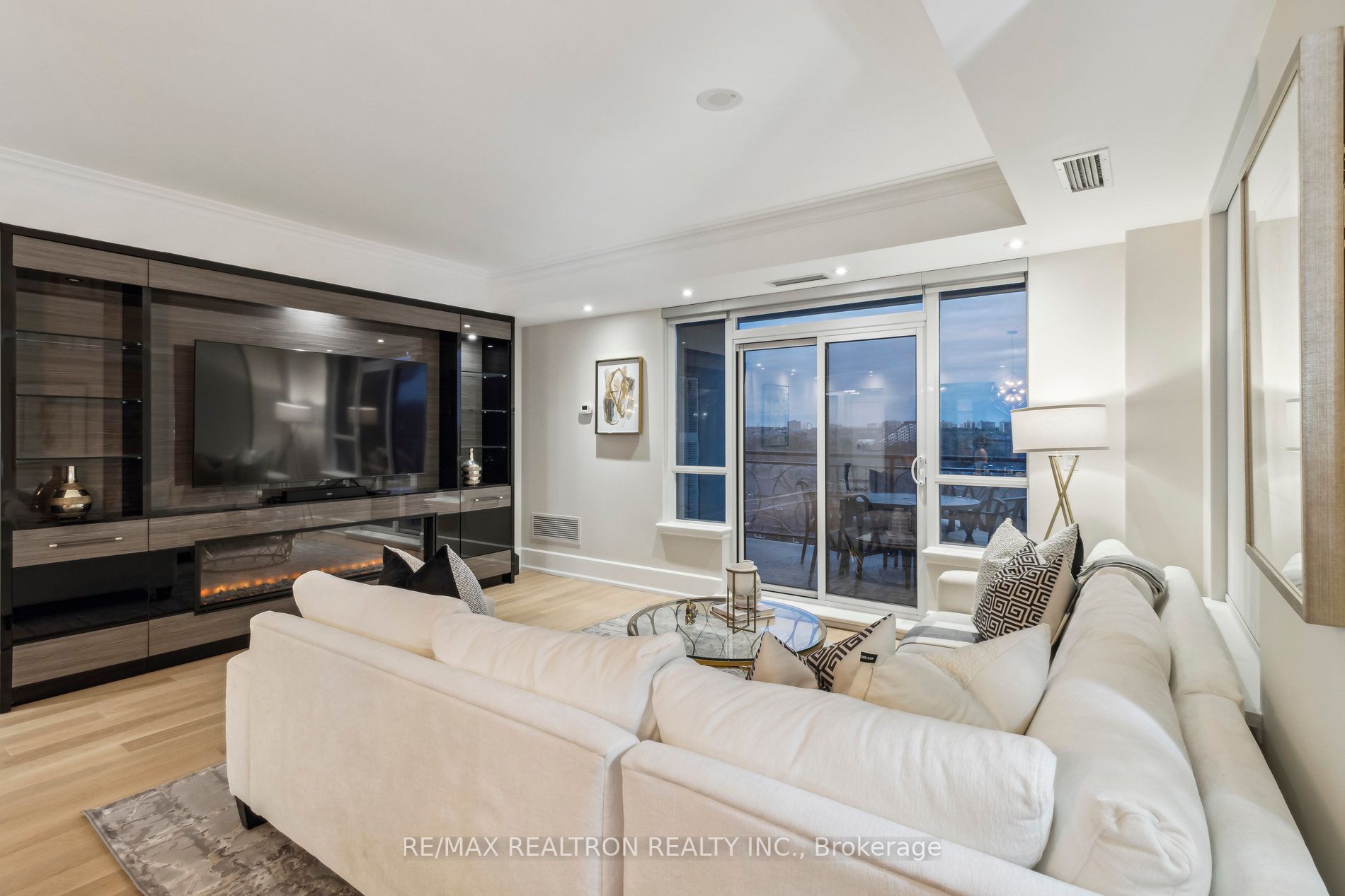 662 Sheppard Ave E, #609C