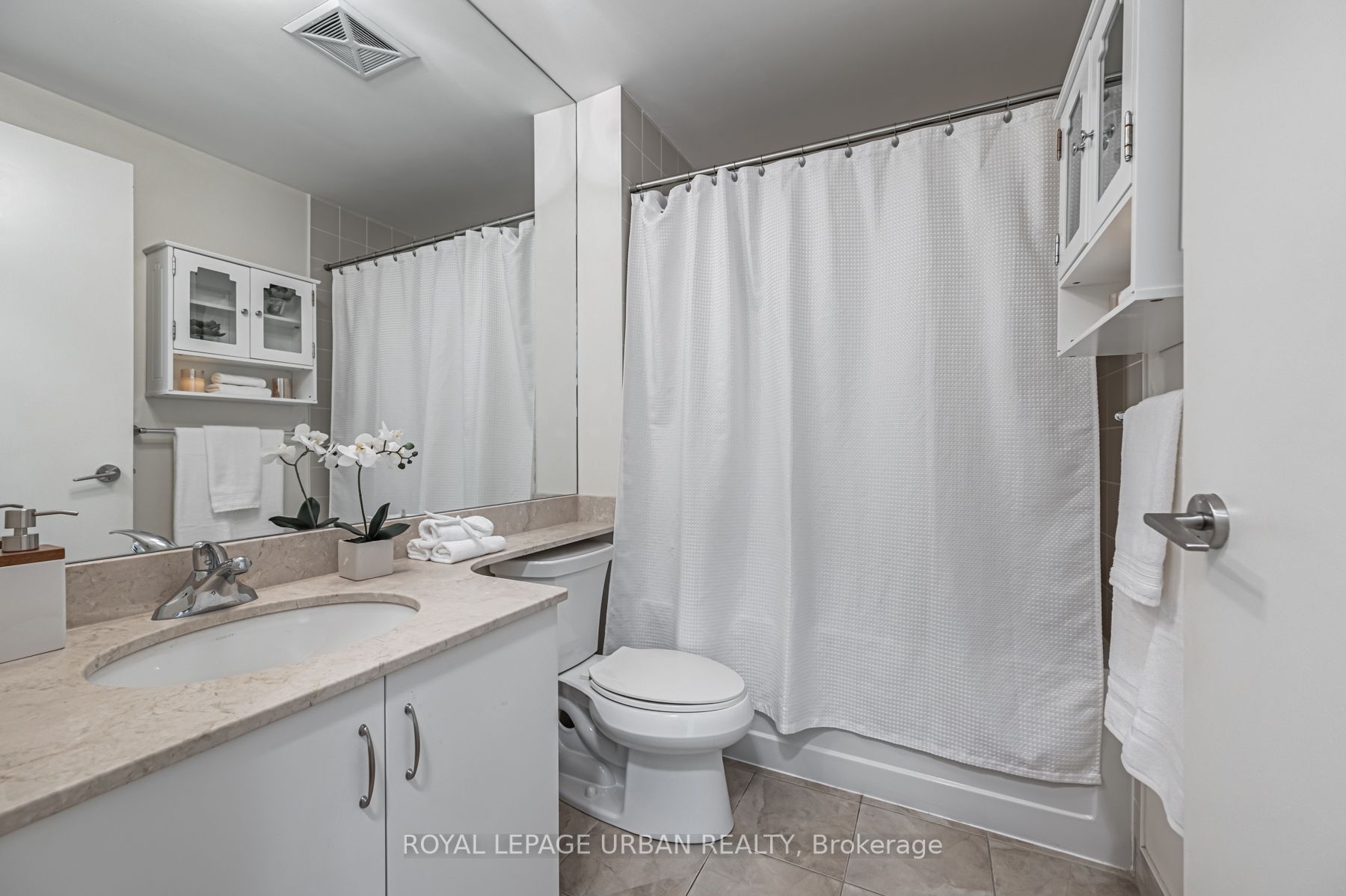 209 Fort York Blvd, #385