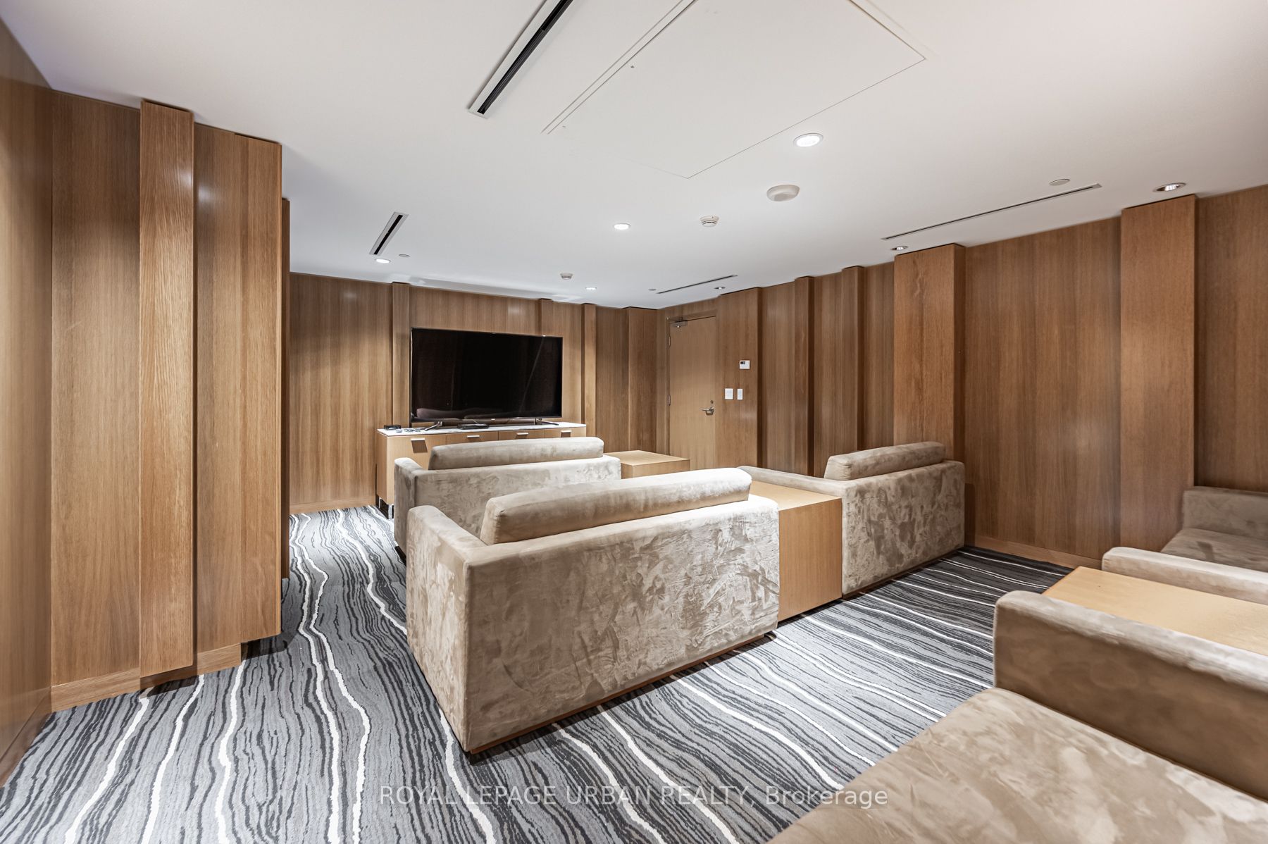 209 Fort York Blvd, #385