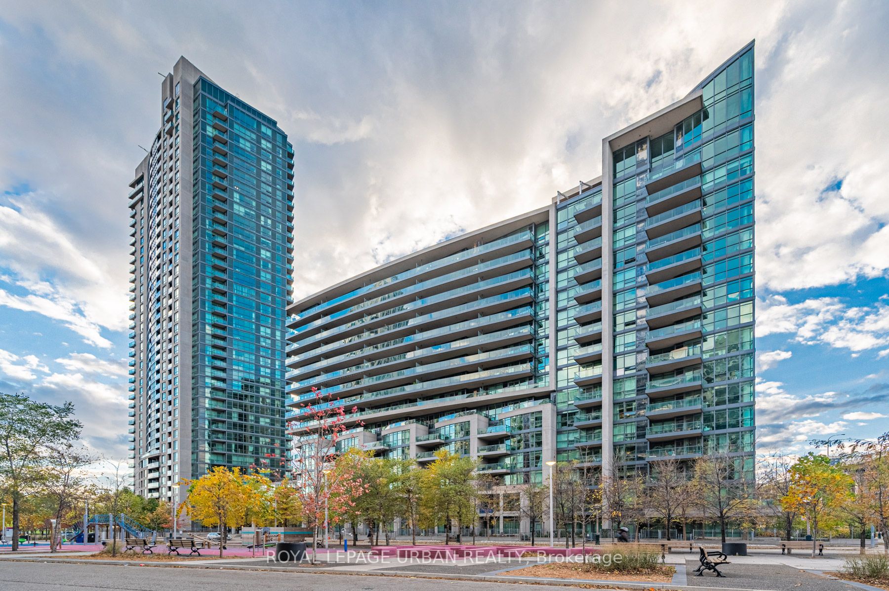209 Fort York Blvd, #385