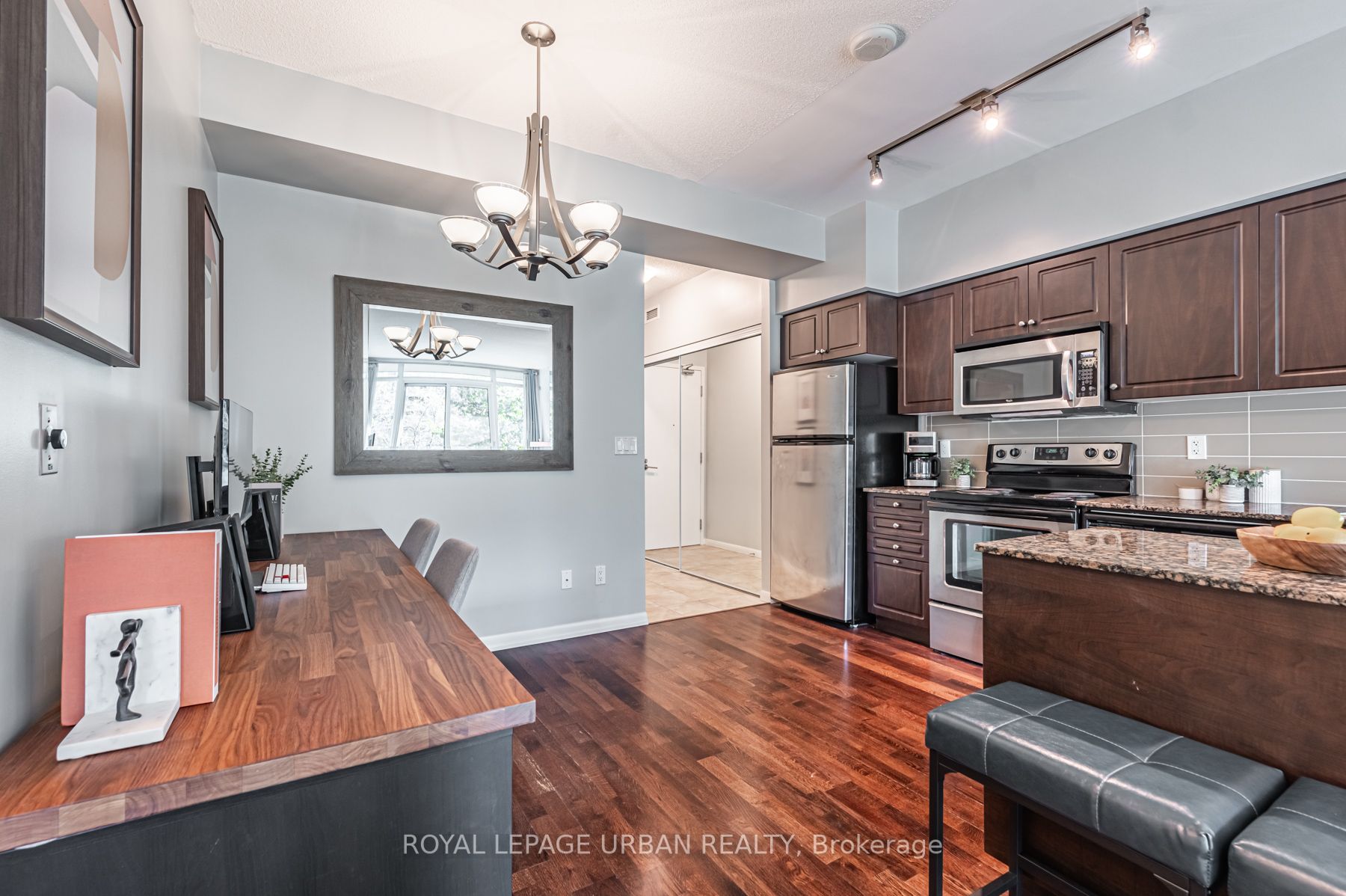 209 Fort York Blvd, #385