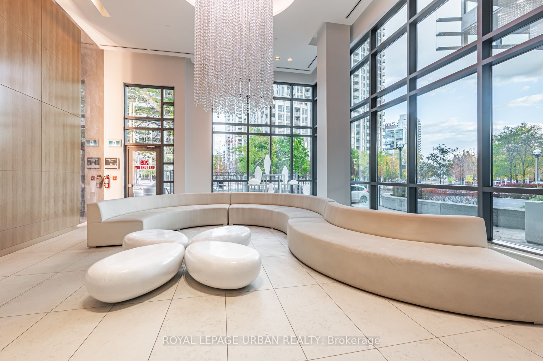 209 Fort York Blvd, #385