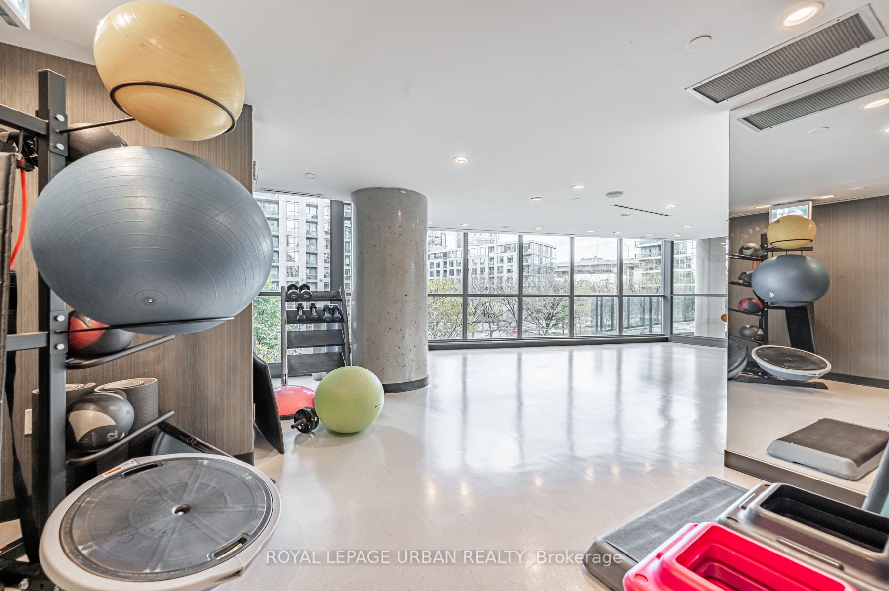209 Fort York Blvd, #385
