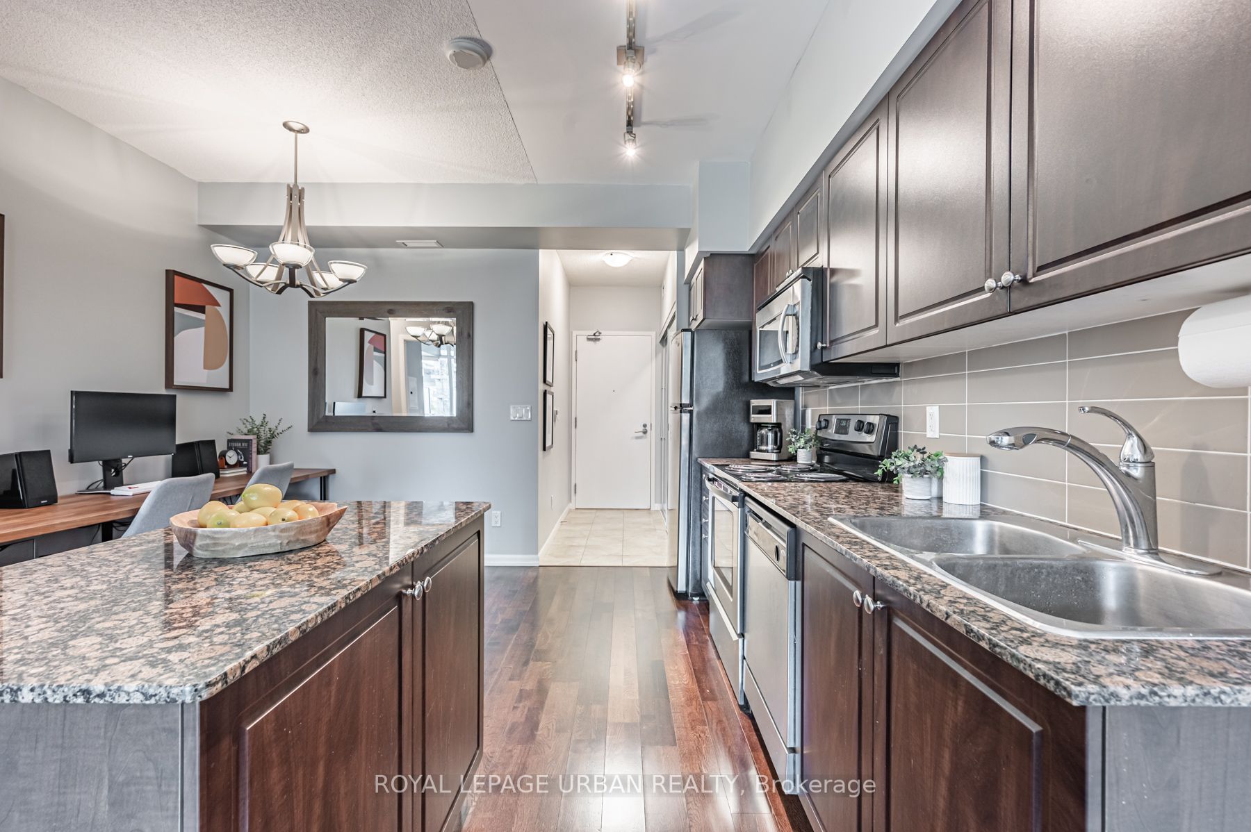 209 Fort York Blvd, #385