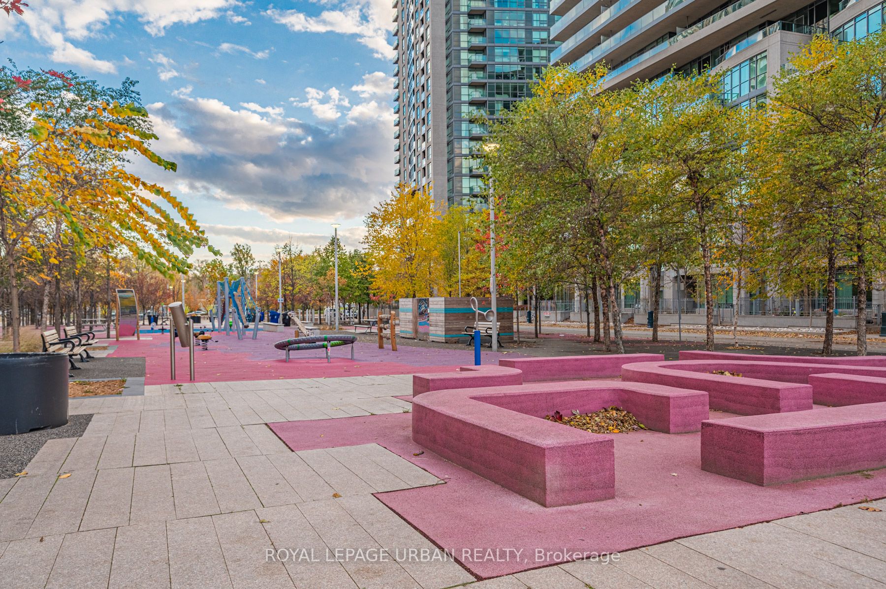 209 Fort York Blvd, #385