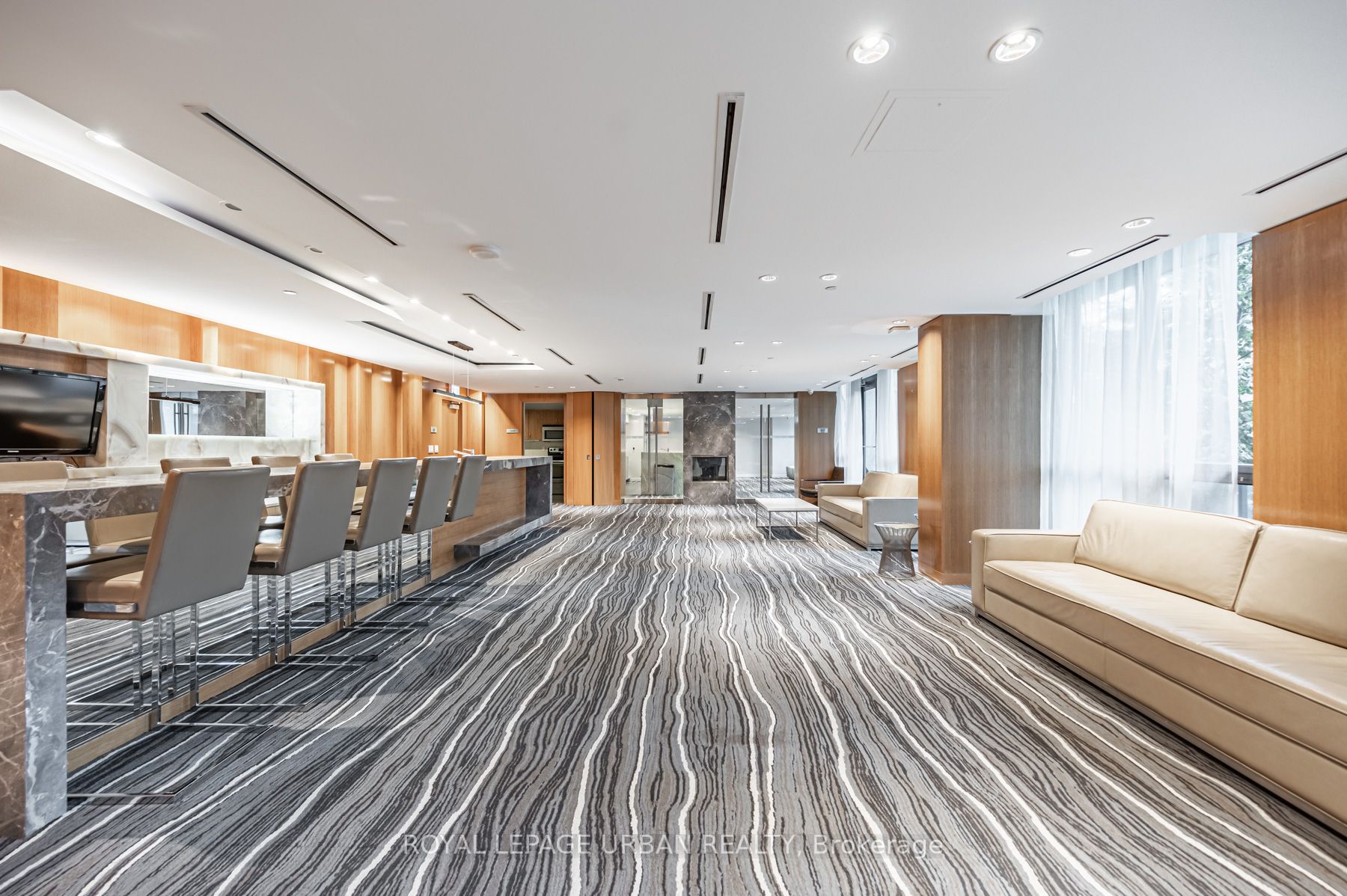 209 Fort York Blvd, #385