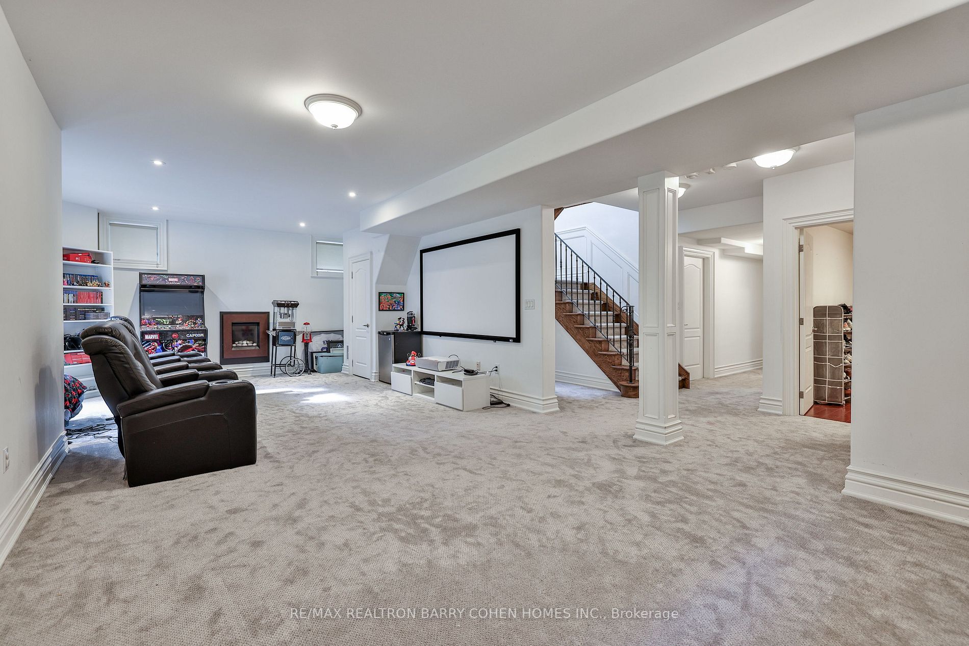487 Glengarry Ave