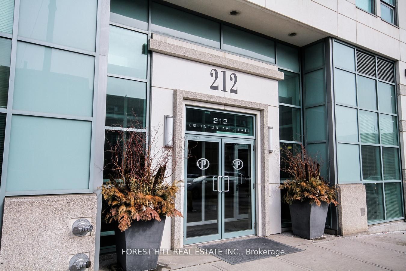 212 Eglinton Ave E, #612