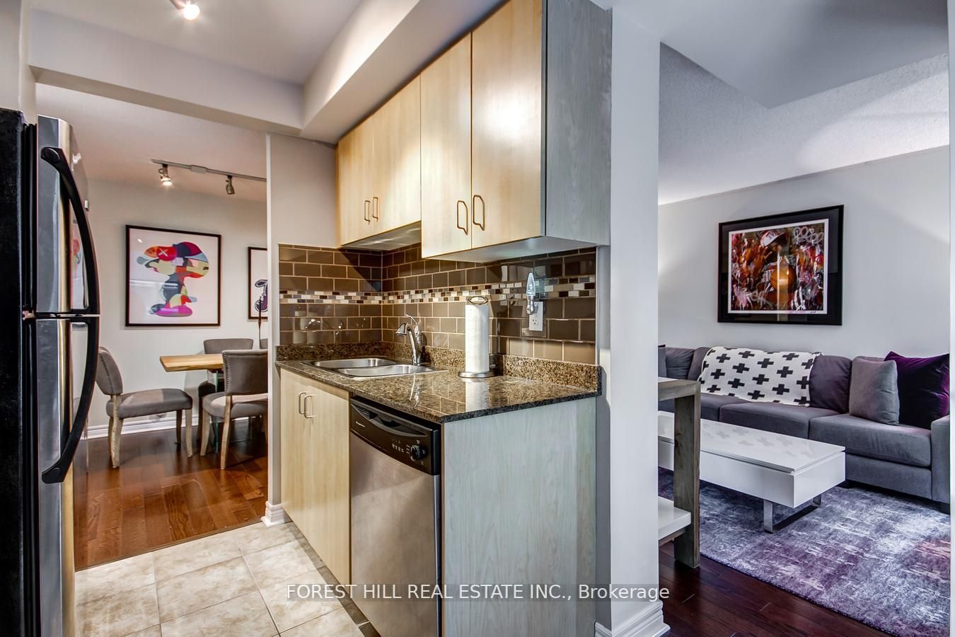 212 Eglinton Ave E, #612