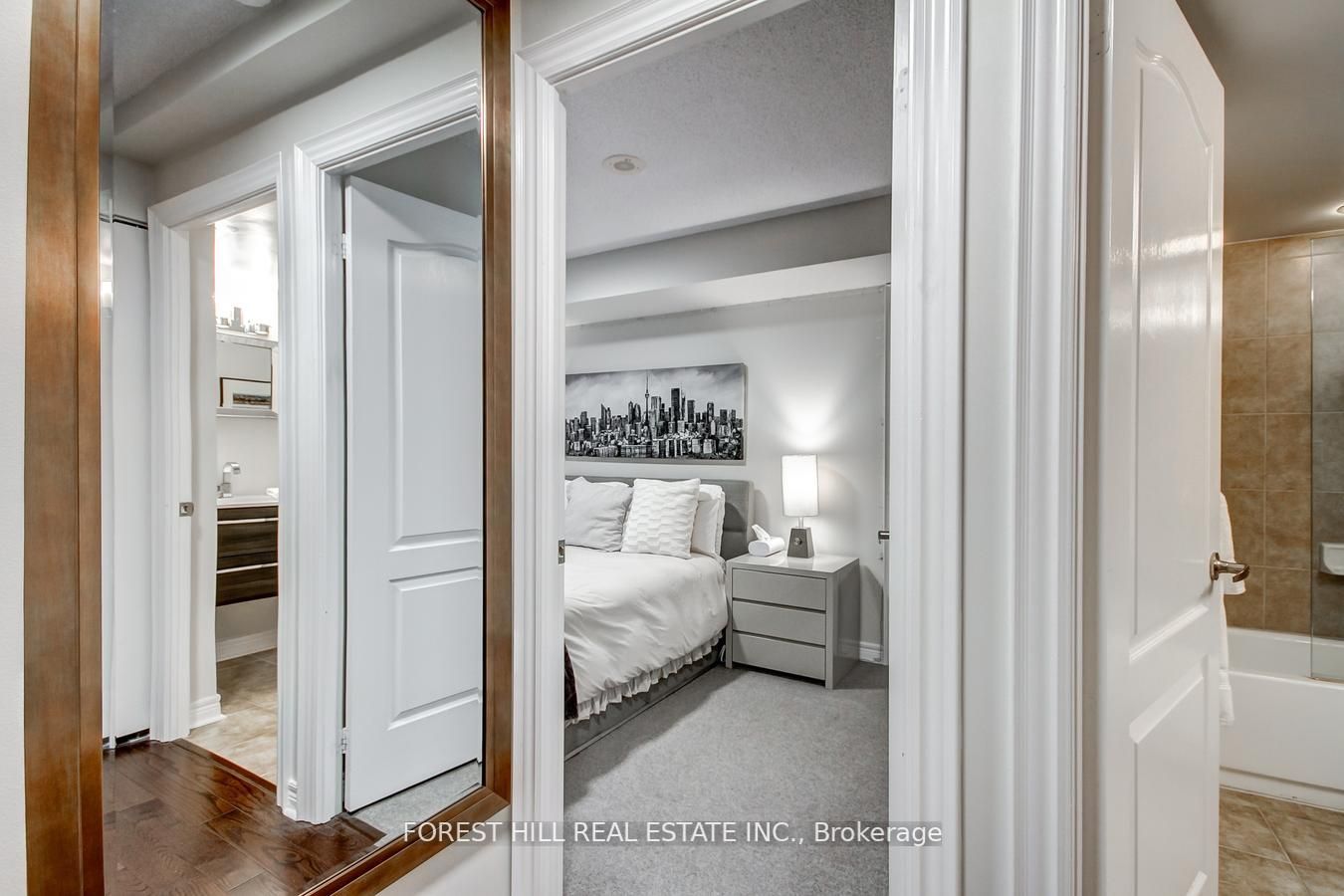 212 Eglinton Ave E, #612