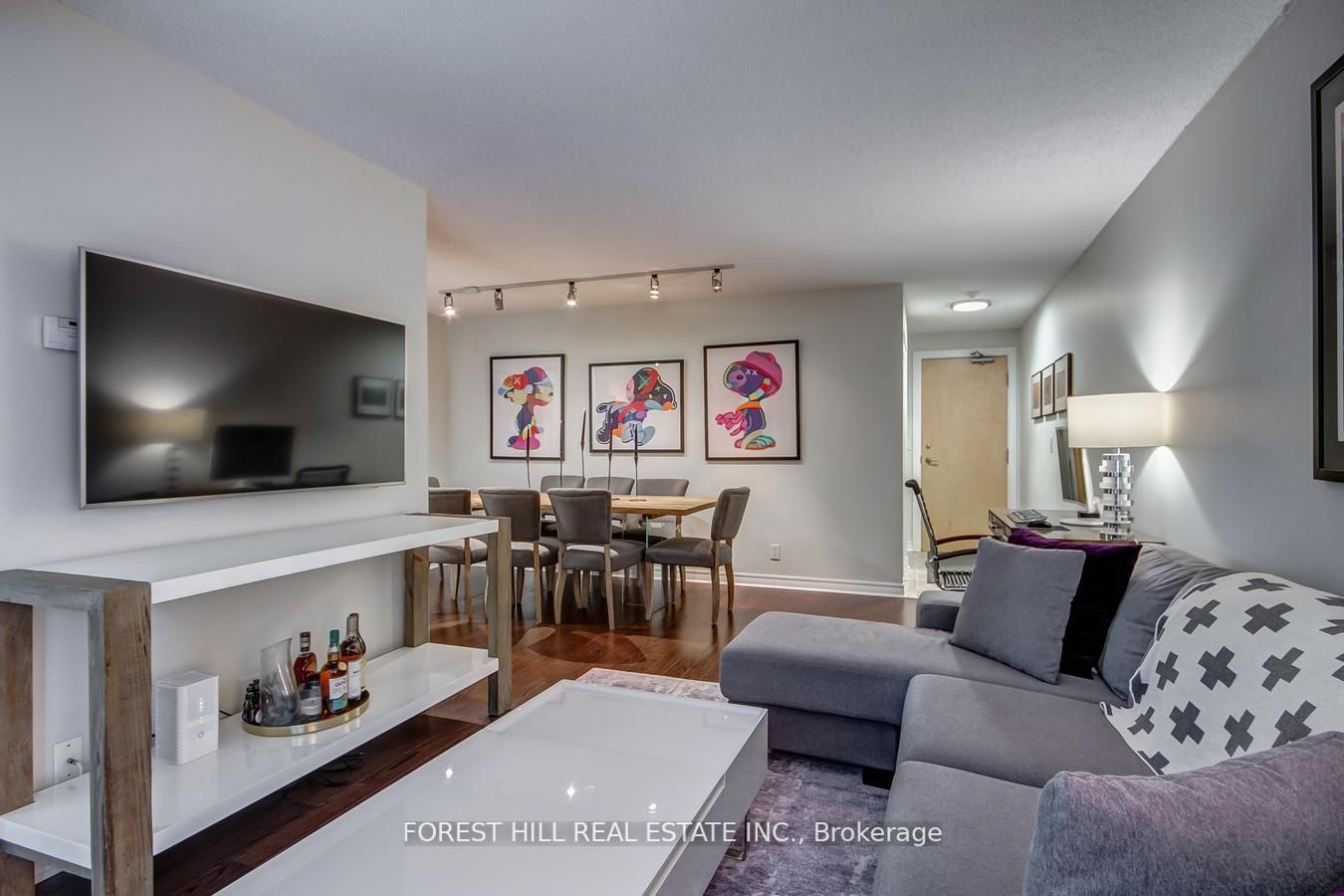 212 Eglinton Ave E, #612