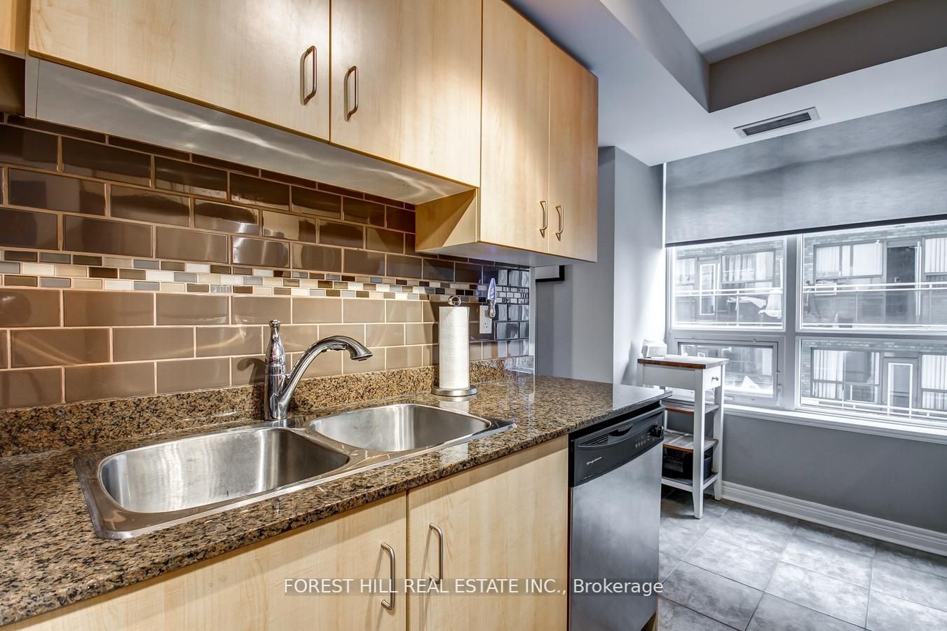 212 Eglinton Ave E, #612