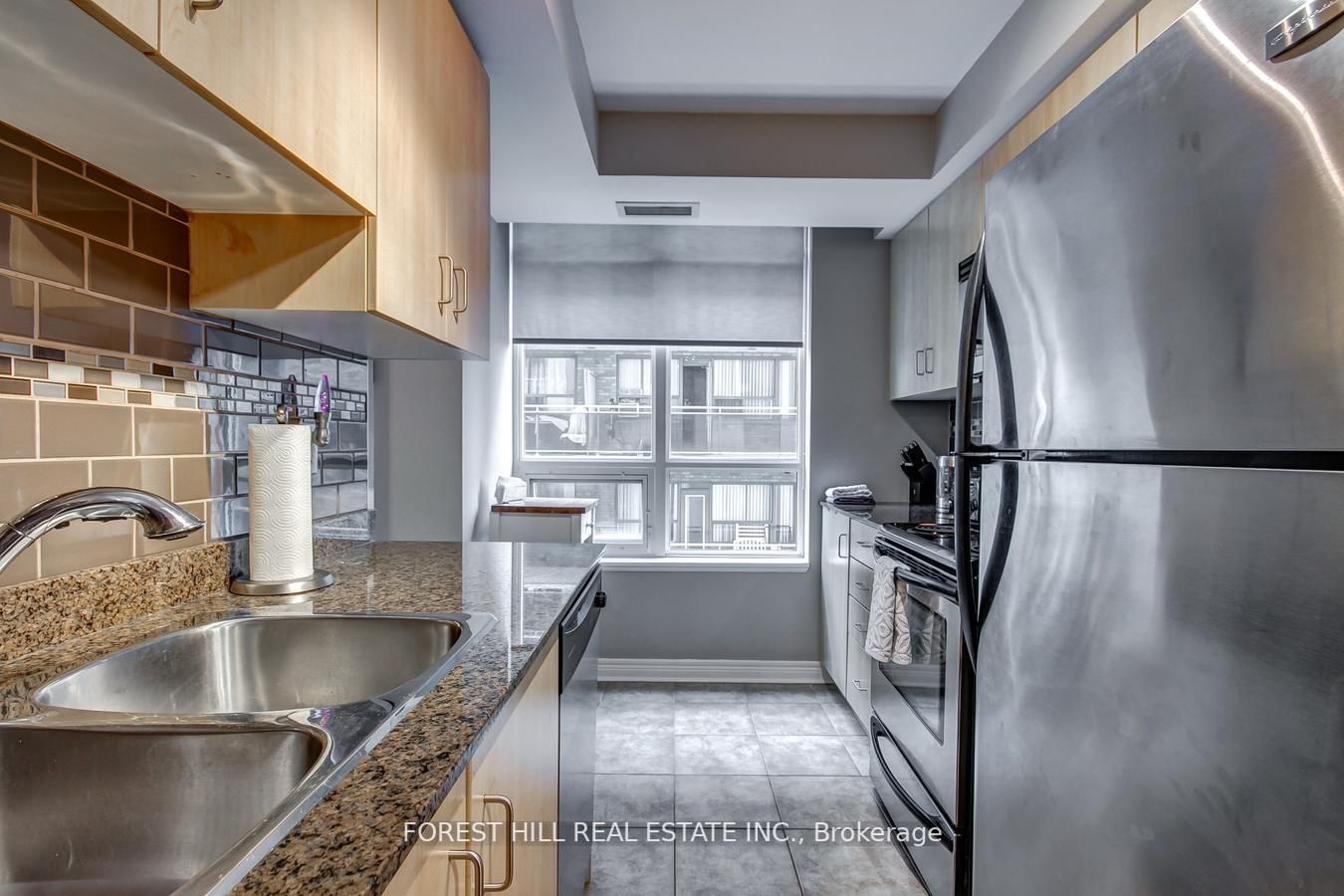 212 Eglinton Ave E, #612