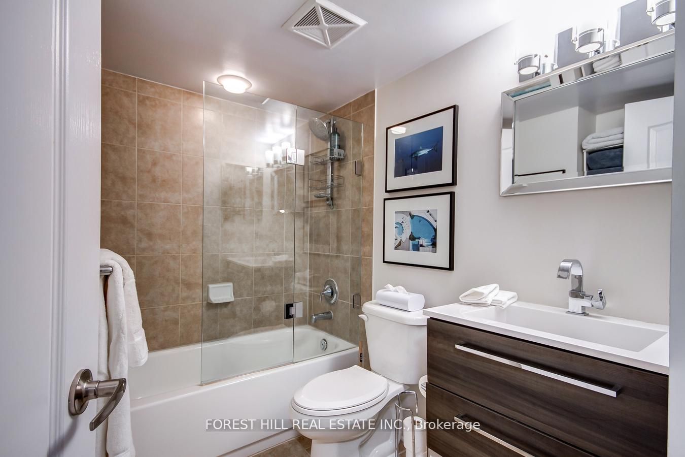 212 Eglinton Ave E, #612
