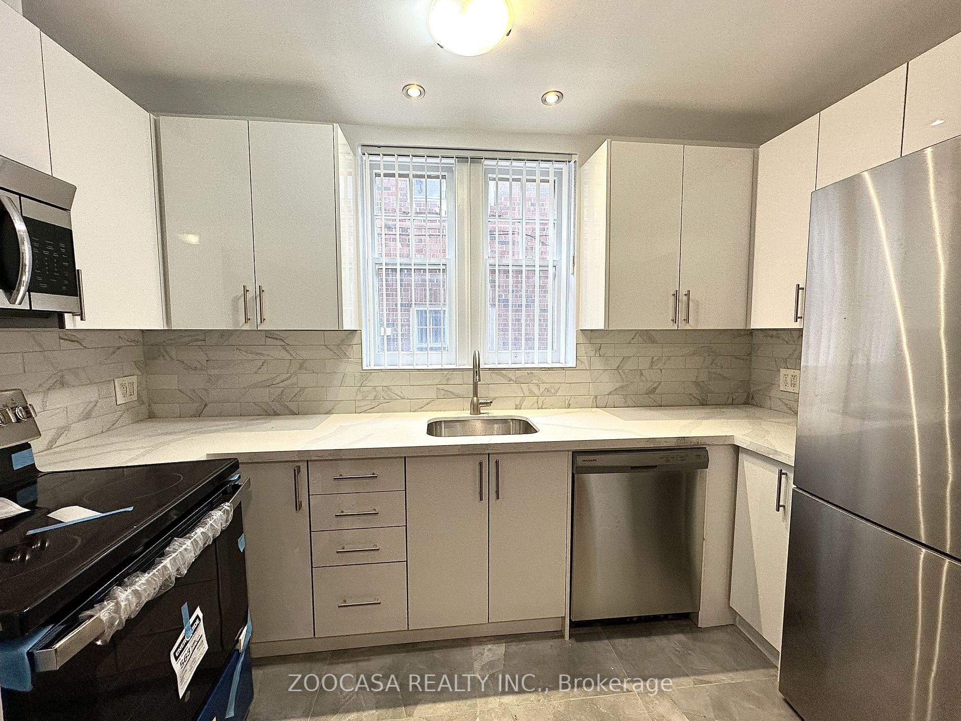 20 Acacia Rd, #Main