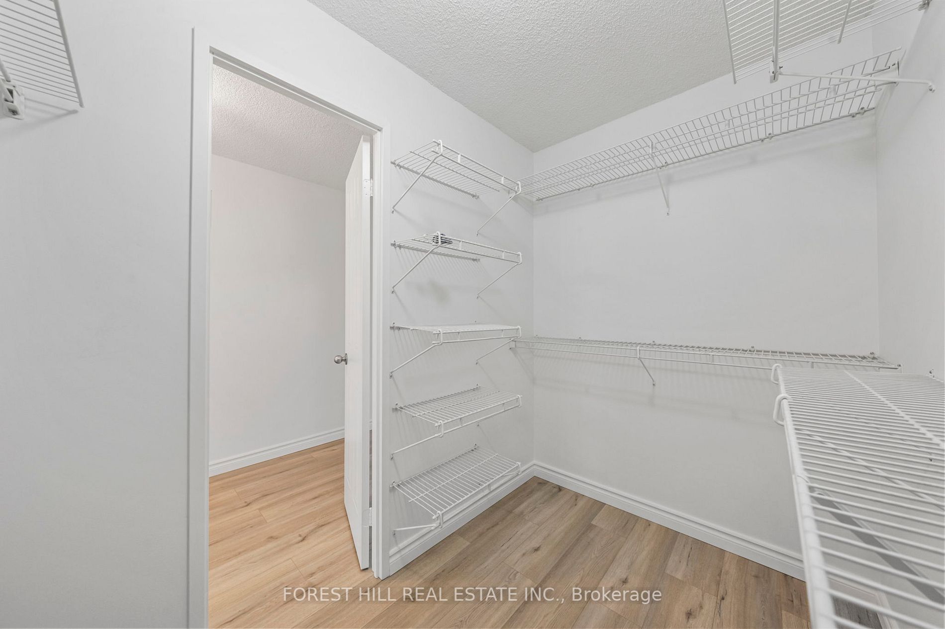 5 Kenneth Ave, #908