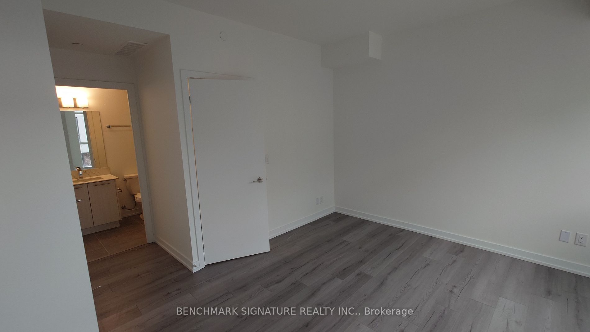 861 Sheppard Ave W, #Th03