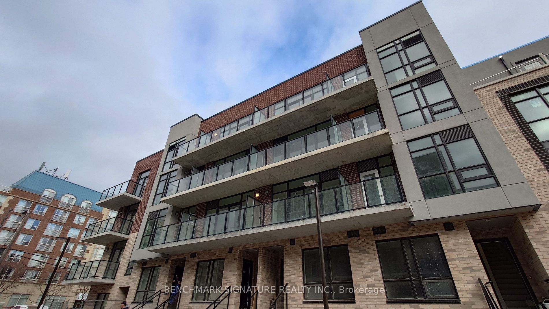 861 Sheppard Ave W, #Th03