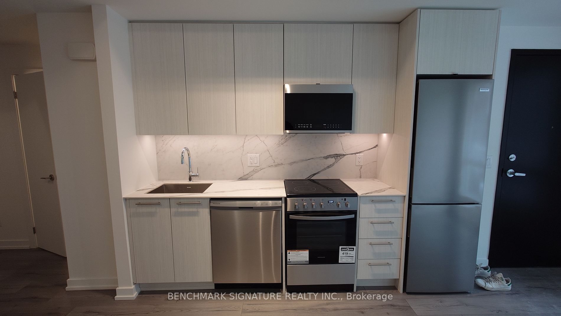 861 Sheppard Ave W, #Th03