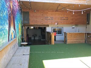 529 Yonge St, #2nd Flr