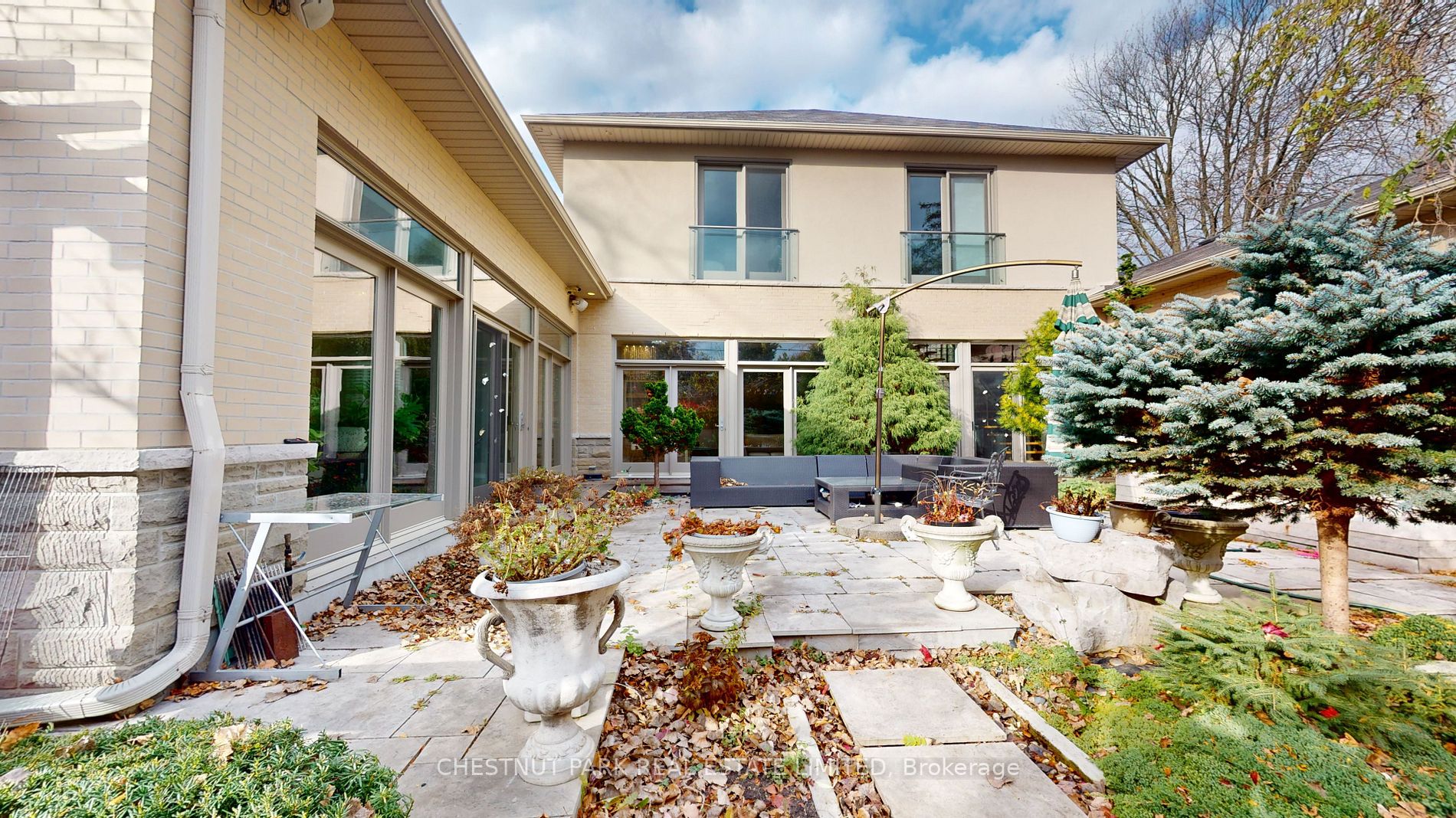 8 Forest Heights Blvd