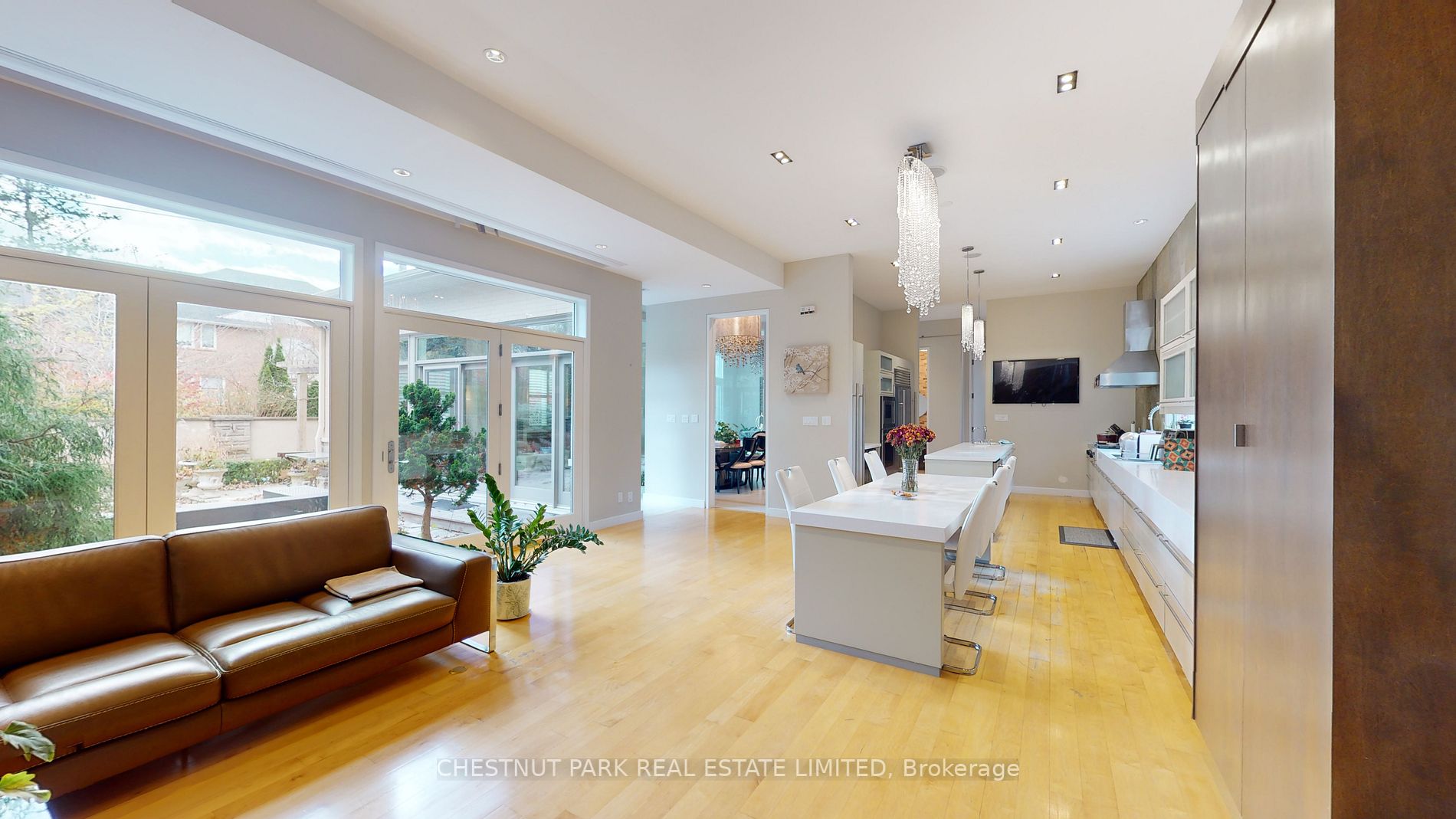 8 Forest Heights Blvd