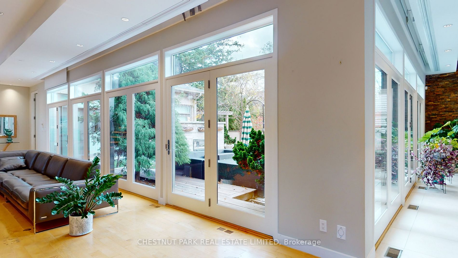 8 Forest Heights Blvd