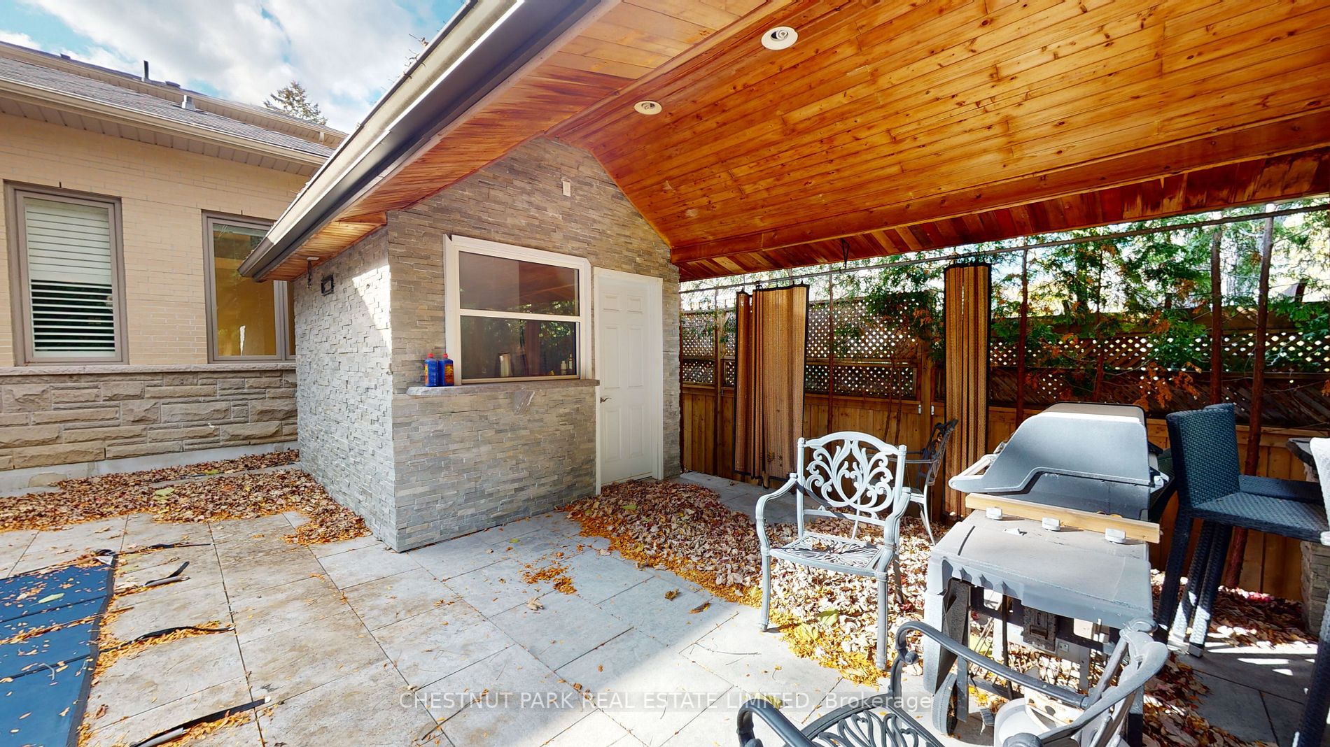 8 Forest Heights Blvd
