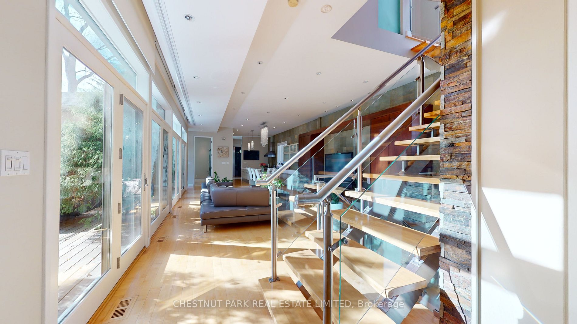 8 Forest Heights Blvd