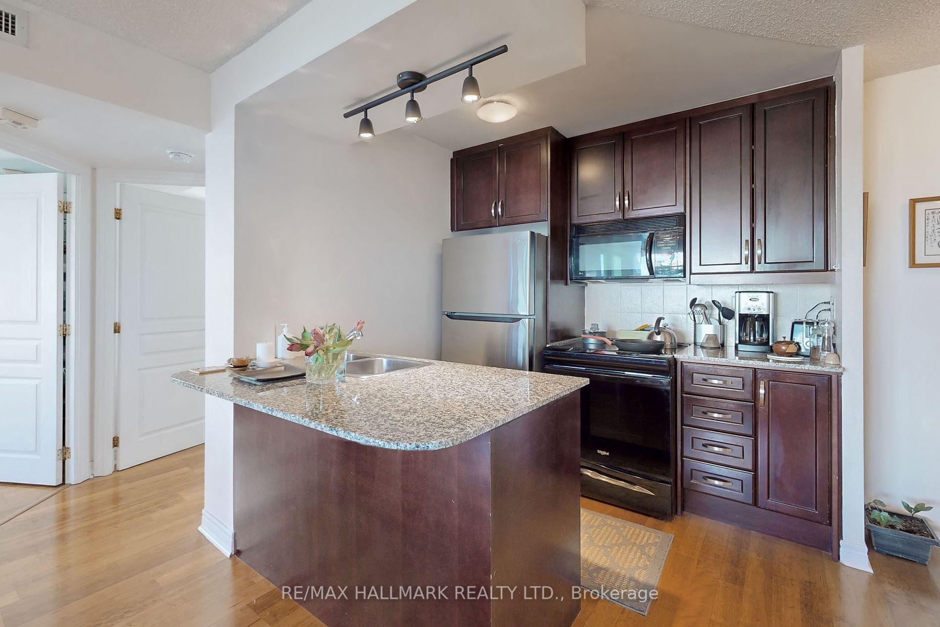 100 Hayden St, #806