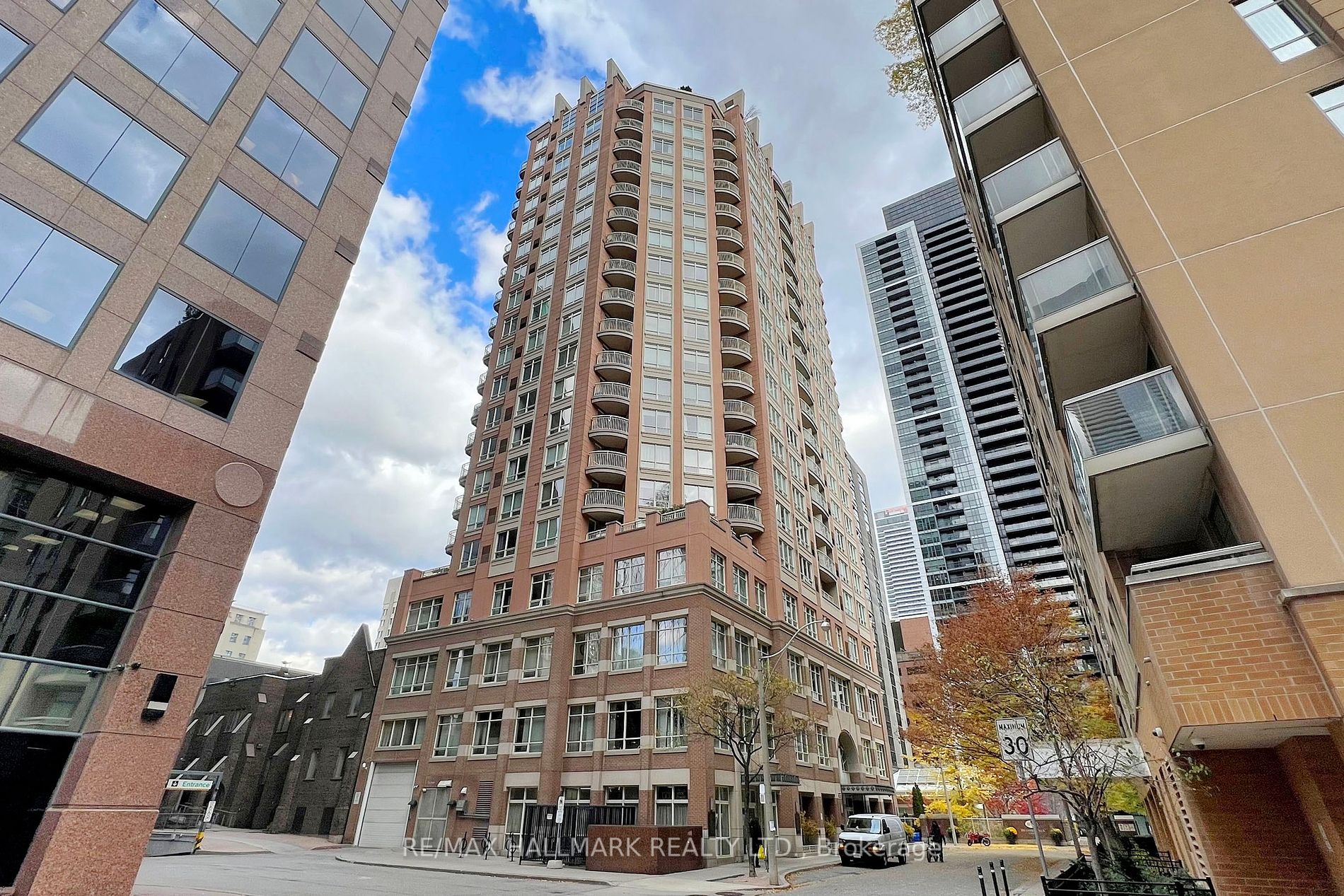 100 Hayden St, #806